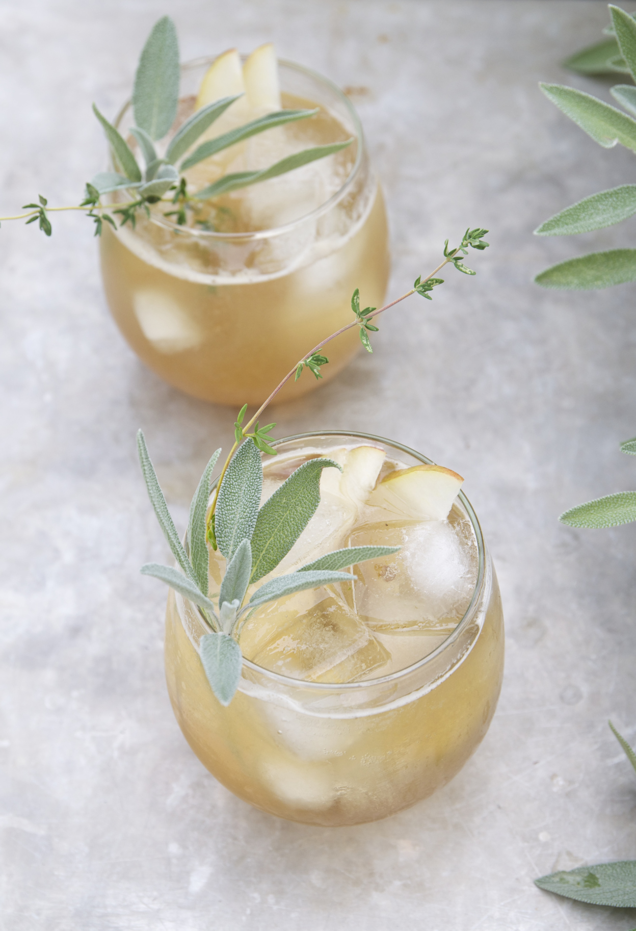 Sparkling Pear Cocktail with Bourbon » Christmas Cocktail